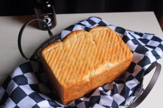 送进烤箱中下层，上下火60度，35分钟（看上色情况盖锡纸）