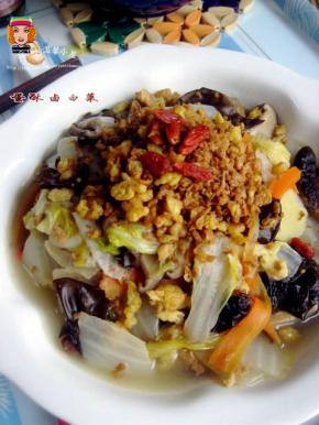 表面撒上余蛋酥。成品