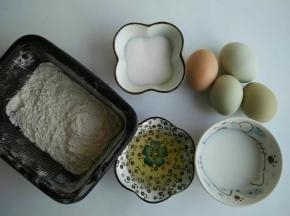 秤量好所有材料，蛋白和蛋黄分离，蛋白放冰箱冷藏备用