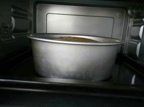 烤箱提前预热170度，55分钟。出炉是时候震两下，立即倒扣