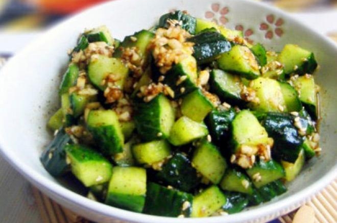 【多味黄瓜】： 花点心思，平常菜变得多情多味