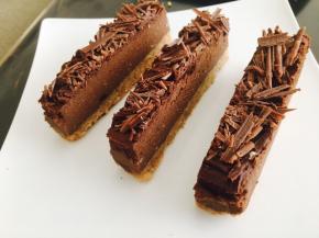 脱模后切条，密封冷藏保存