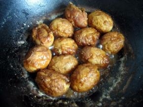 转大火将汤汁收干。