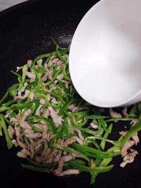 加入少许淀粉水