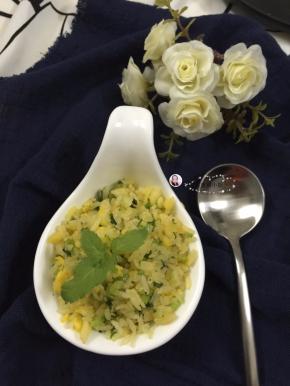 最后关火加入香菜翻炒就可出锅