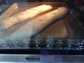 放入已经预热的烤箱，上火190度下火170烤18分钟。
把烤盘转至中层170度上下火烤10分钟