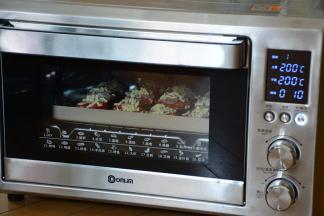 烤箱预热200度烘烤10分钟。