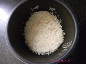 大米清洗一下；