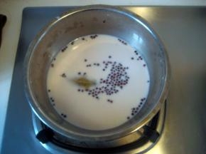 泡花生的牛奶花椒水用完后可冷冻，下次用时解冻就行。可以反复用三次至四次。