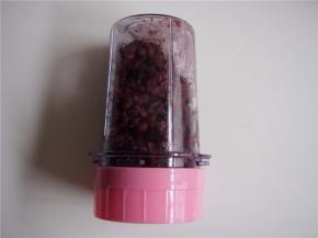 放入料理机中搅拌成泥，打成非常细腻的状态