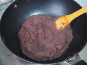 最后炒到豆沙馅收干即可