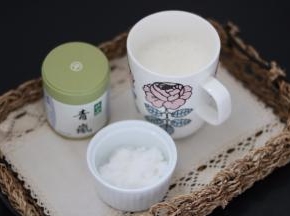2.准备好牛奶抹茶的材料