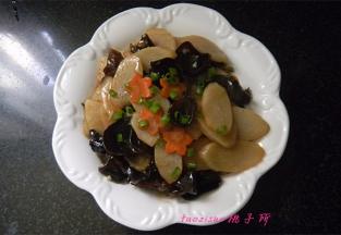 装盘，撒上葱末装饰一下即可。