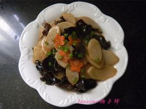 装盘，撒上葱末装饰一下即可。