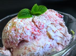 11、酸甜可口、冰爽无比的杨梅冰淇淋。