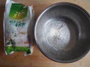 准备好200克面粉