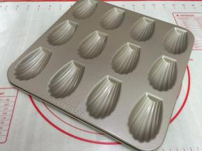 1.我使用的是法焙客的不粘玛徳琳模