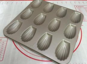 1.我使用的是法焙客的不粘玛徳琳模
