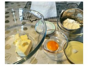 称重食材。软化黄油，夏天很快就软化成膏状了。