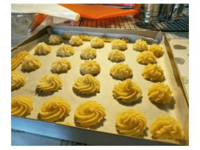 可以挤各种形状的，但最好是同一盘一个形状。