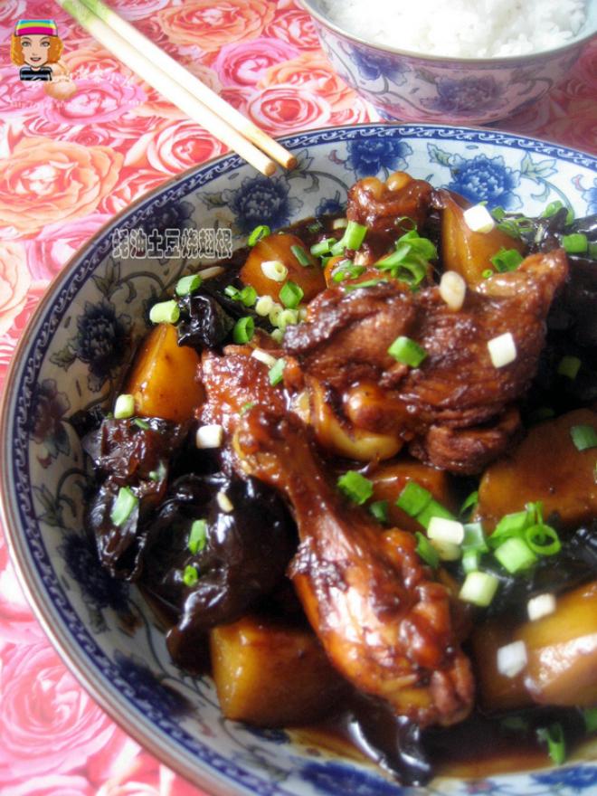 【蚝油土豆烧翅根】： 香浓好味下饭菜