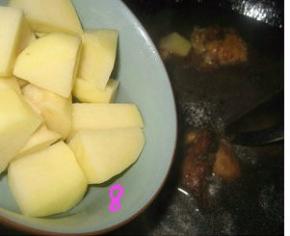 倒入土豆块