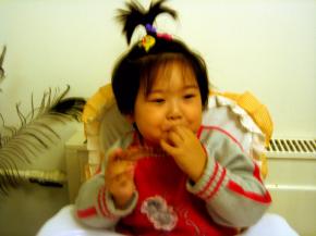 太香啦，鸡翅要趁热吃啊，先咂咂味！快点拍啊！