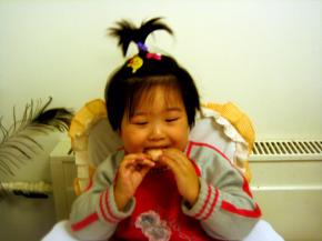 再咬一大口，小姨还不赶紧拍！