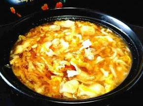 一道既简单又美味的东北传统菜就在好了，可以上桌开吃了。