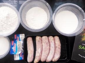 所有食材称好备用！鸡蛋打散备用。