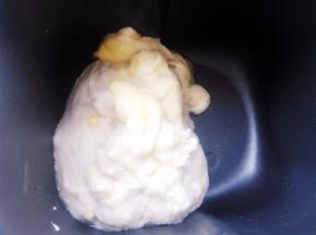 加入软化的黄油。