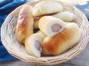 烤好，凉透装入保鲜袋保存。罗勒香肠与面粉的完美结合，让我们的早餐更加有滋有味！