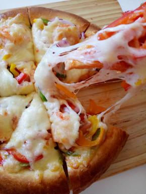 烤好了，香喷喷的披萨就做好了。