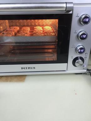 15. 再次送入烤箱，170度上下温12分钟即可（温度要看自家烤箱的温度来调整，此温度只供参考）