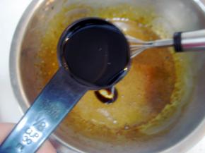 加入橄榄油搅拌均匀；