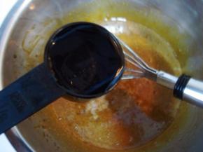 加入清水搅拌均匀；