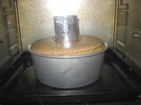 蛋糕进入烤箱15分钟后的状态；