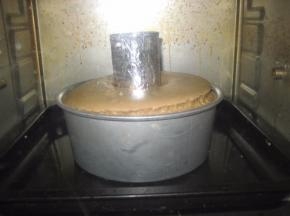 蛋糕进入烤箱15分钟后的状态；