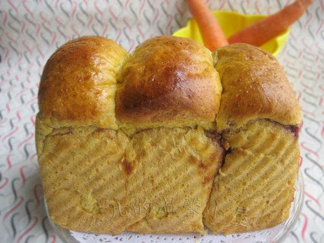 胡萝卜蓝莓吐司