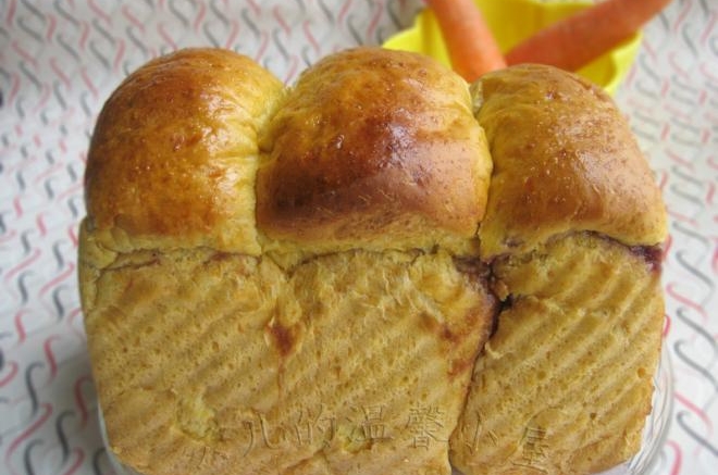 胡萝卜蓝莓吐司