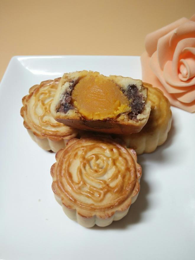 广式蛋黄月饼