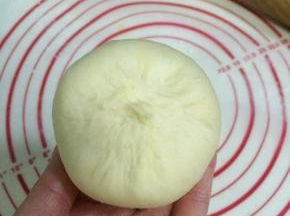 像包包子一样收好口，然后捏紧。
