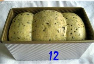 面团发至满模即可；烤箱预热180度，下层，烤40分钟，面团上色后要及时加盖锡纸。
 温度和时间视自家烤箱情况灵活掌握。