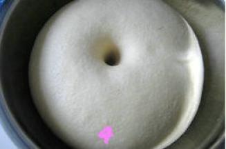 面团发酵到原体积两倍大；