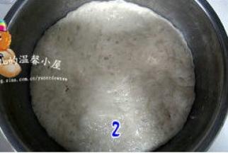 放温暖处发酵至三倍大；