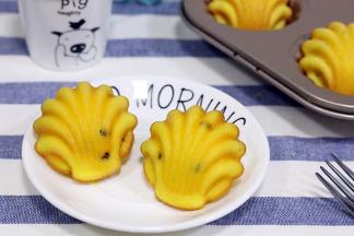 烤完出炉稍微放凉即可脱模了。