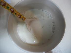 牛奶和酸奶混合均匀