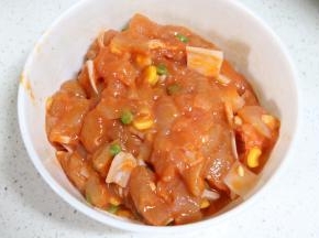 腌制好的鸡丁备好