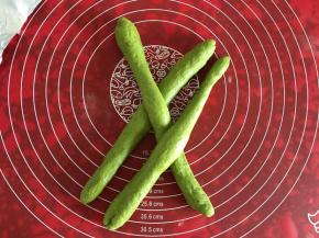 将三根面条如图摆好，交点在正中间