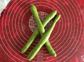 将三根面条如图摆好，交点在正中间